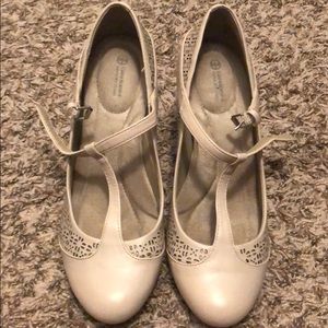 Giani Bernini memory foam heels